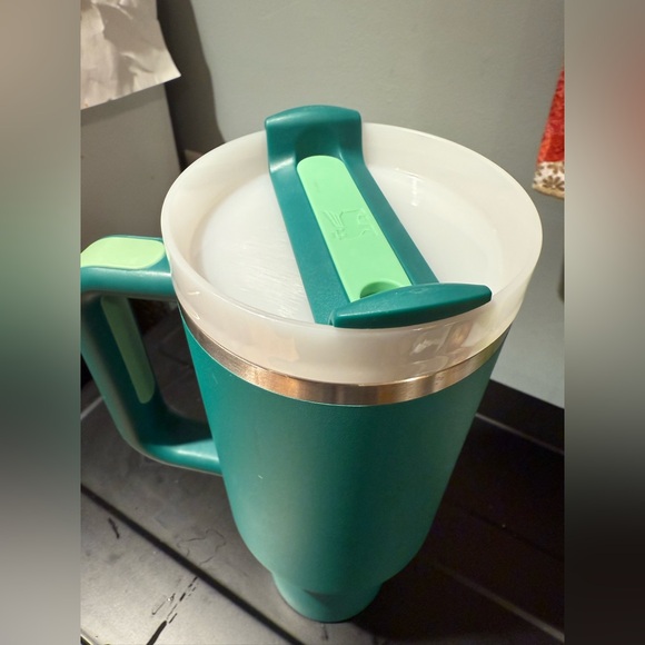 Stanley 40oz Quencher - Picture 5 of 6